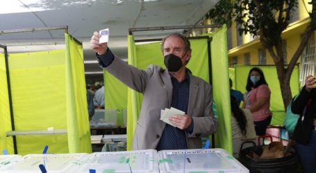 Artés acudió a votar: “Es importante marcar que la izquierda existe”