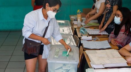 Oliva acudió a votar: “Estamos disponibles a conversar con todo el mundo”