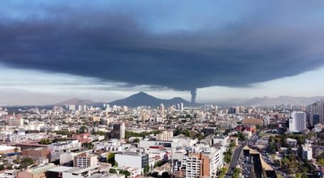 Suspenden clases en tres comunas por incendio en Quilicura