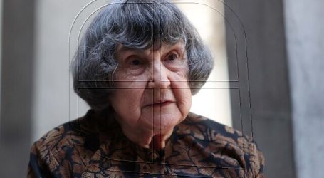 Alicia Vega recibe Orden al Mérito Artístico y Cultural Pablo Neruda