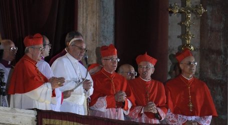El Papa denunció que el mar Mediterráneo es un “cementerio”