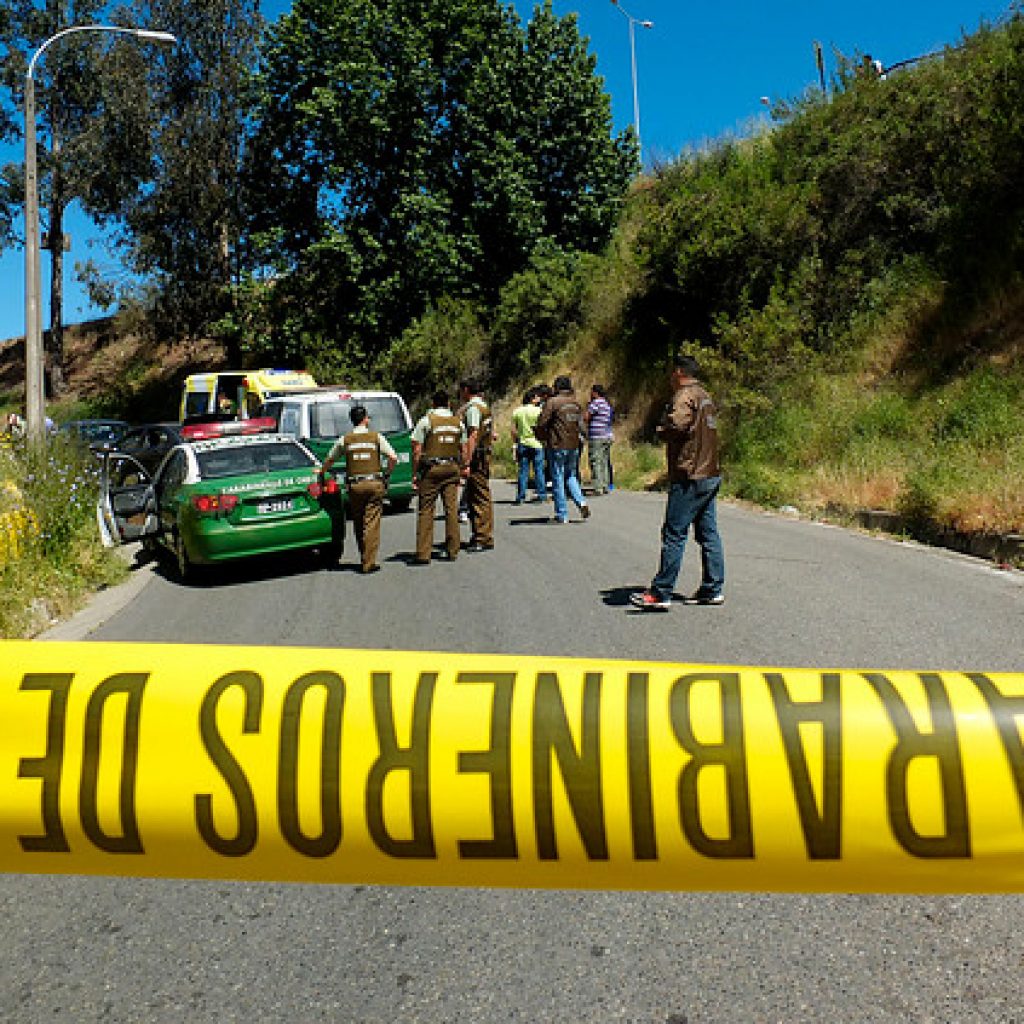 Tres personas fallecieron al colisionar auto contra un árbol en Talca