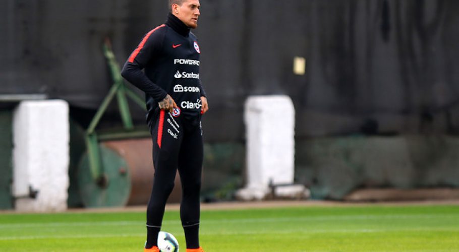 Nicolás Castillo estaría cerca de unirse al Necaxa de Valdivia y Araos