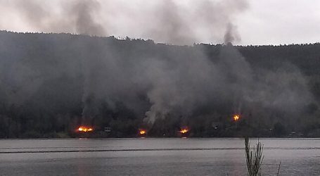 Encapuchados queman unos 27 inmuebles a orillas del Lanalhue