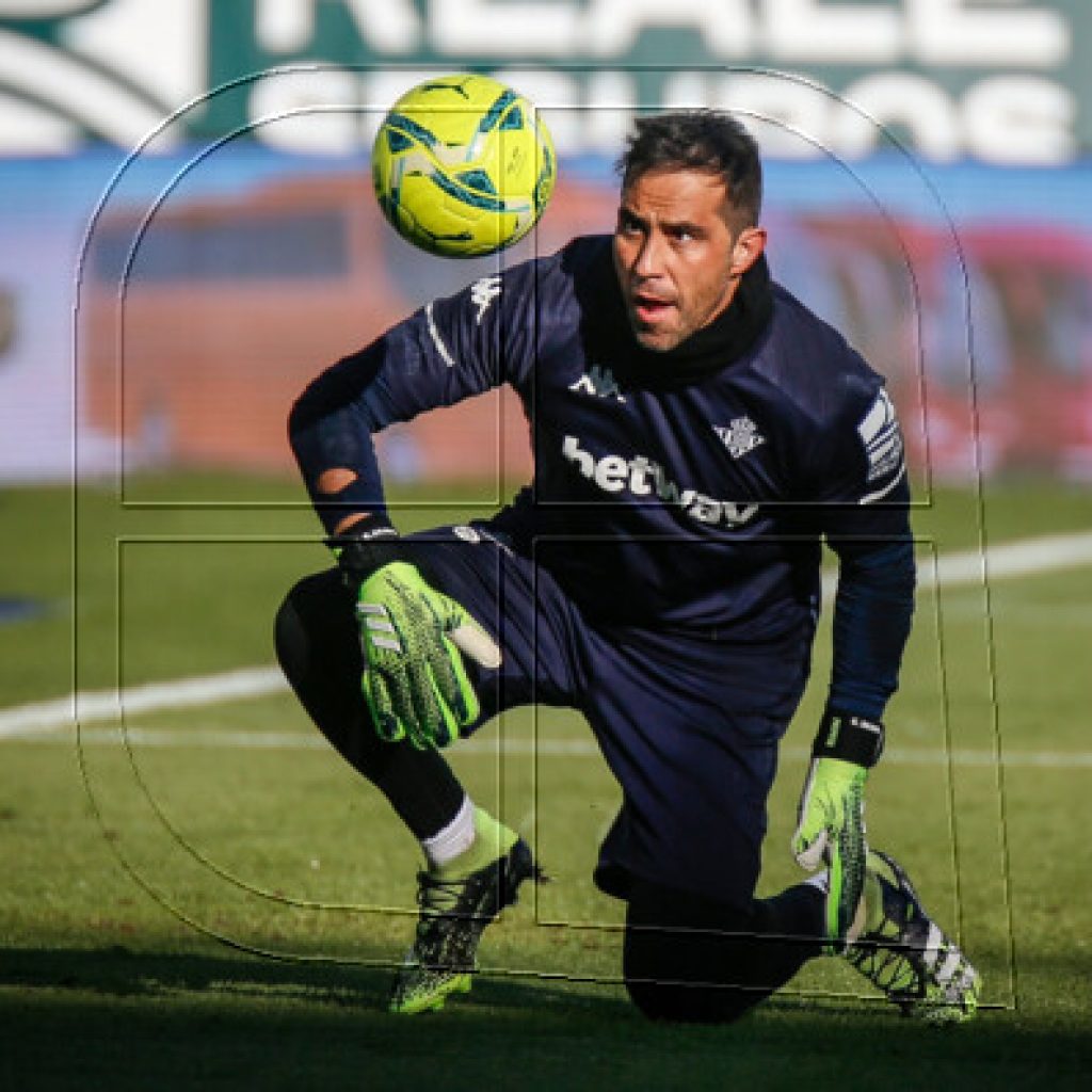 Claudio Bravo volvió a entrenar con sus compañeros en Real Betis