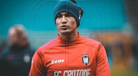Luis Rojas fue titular en dura derrota del Crotone por la Copa Italia
