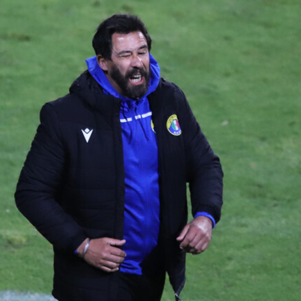 Audax Italiano oficializó la salida del entrenador Pablo 'Vitamina' Sánchez