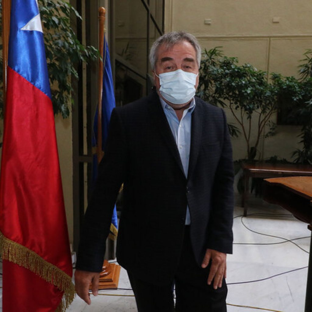 Ascencio pide a Piñera que vaya a Chiloé tras devastador incendio en Castro