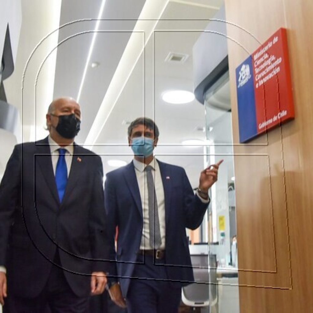 Ministerios de Defensa y Ciencia firman convenio de colaboración