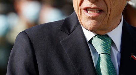 Piñera firmó proyecto que extiende carrera profesional de Carabineros