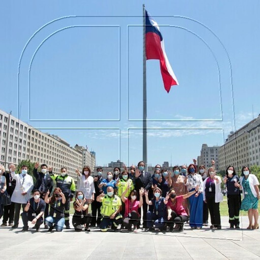 Autoridades de Salud encabezan Ceremonia de Izamiento de Gran Bandera Nacional