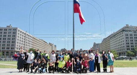 Autoridades de Salud encabezan Ceremonia de Izamiento de Gran Bandera Nacional