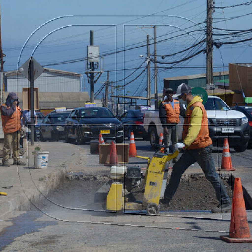Viña: Municipio realiza trabajos de bacheo y recarpeteo en Rogelio Astudillo