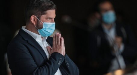 Boric muestra test negativo de drogas durante debate televisivo