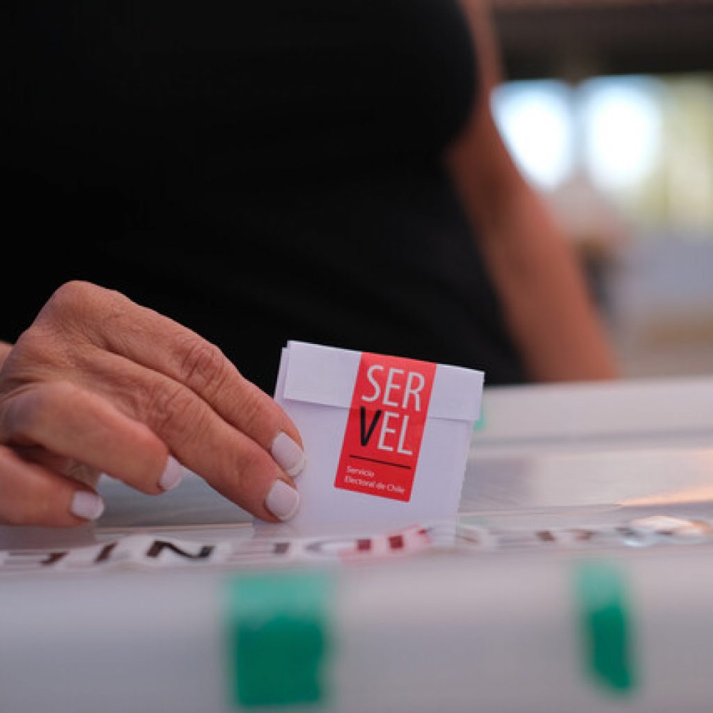 Con la apertura de mesas comenzó la segunda vuelta presidencial