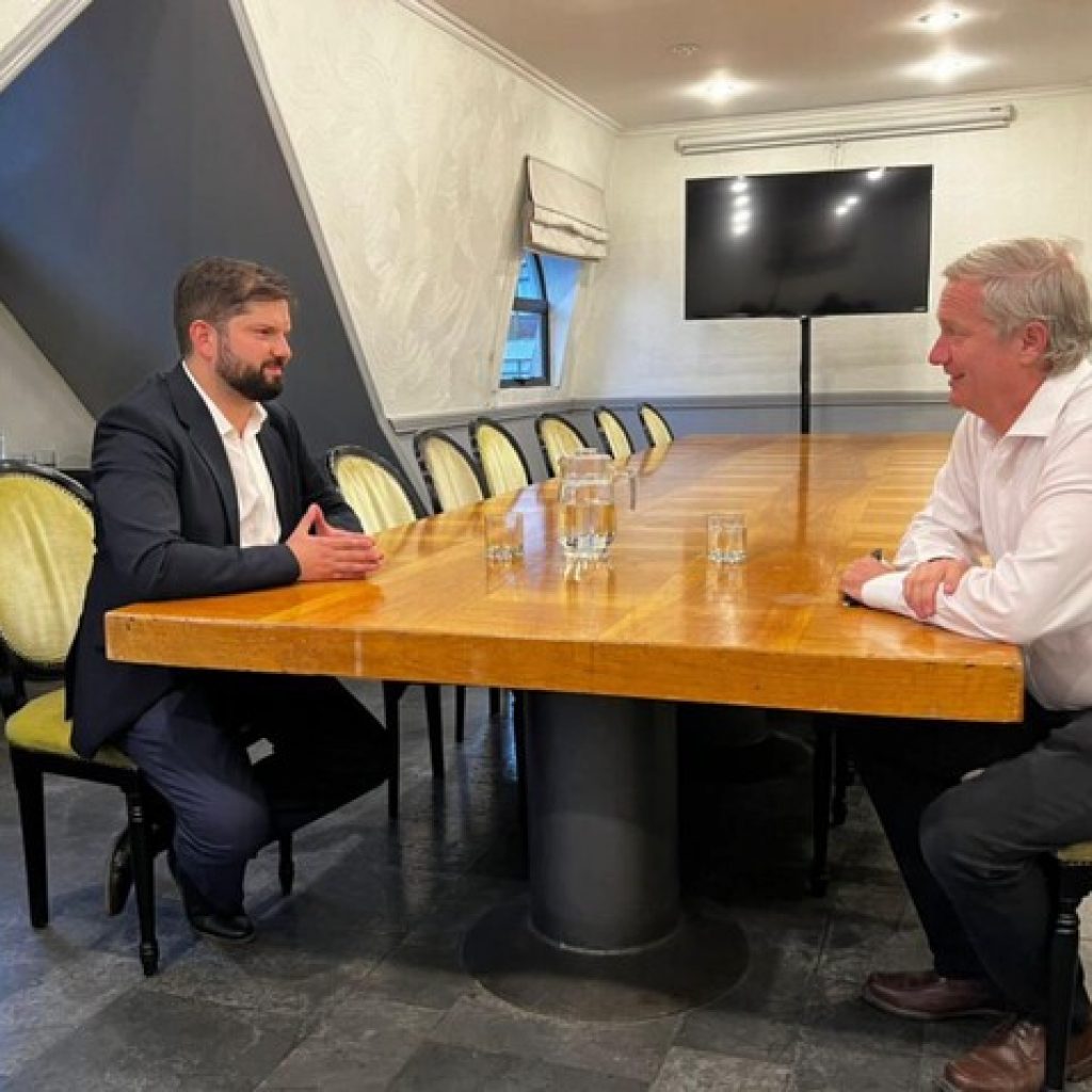 Kast reaparece y ofrece su "colaboración constructiva" a Boric