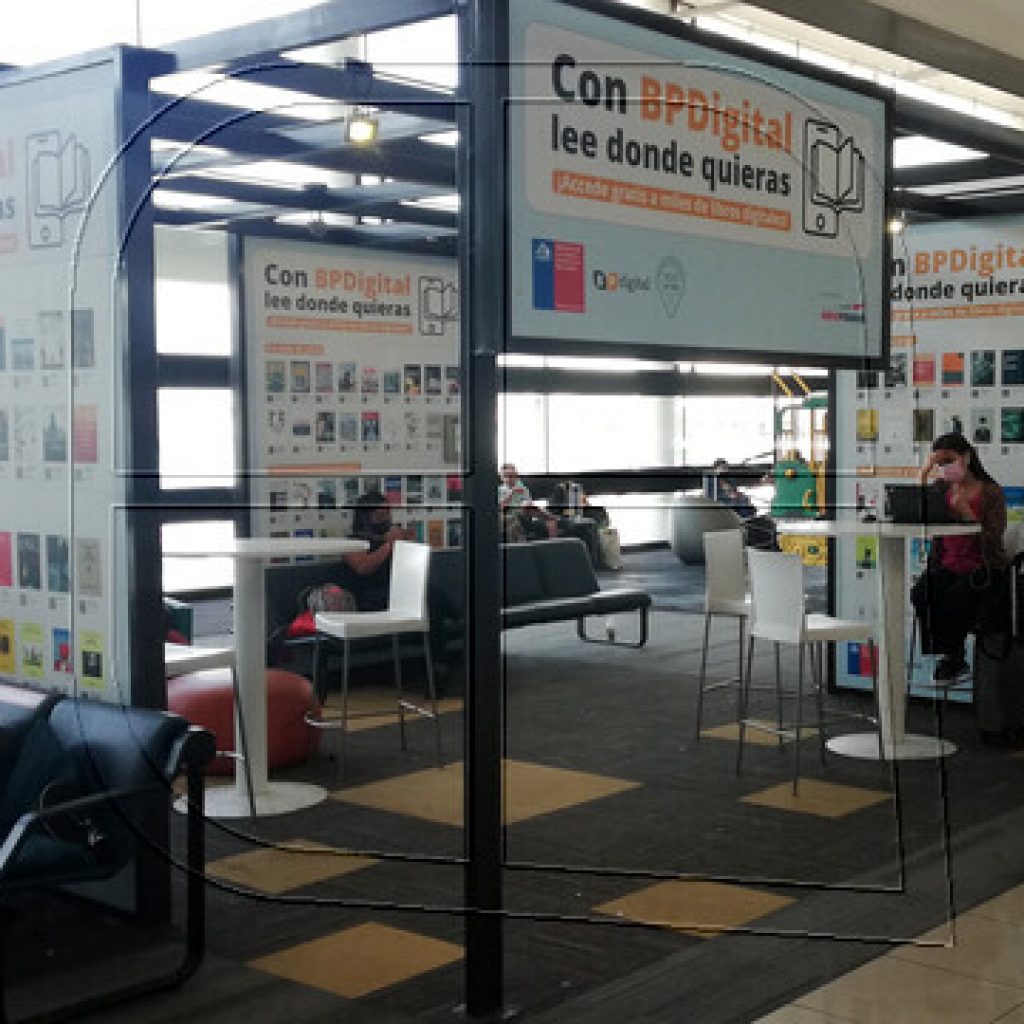 Biblioteca Pública Digital renueva punto de lectura en Aeropuerto Nuevo Pudahuel