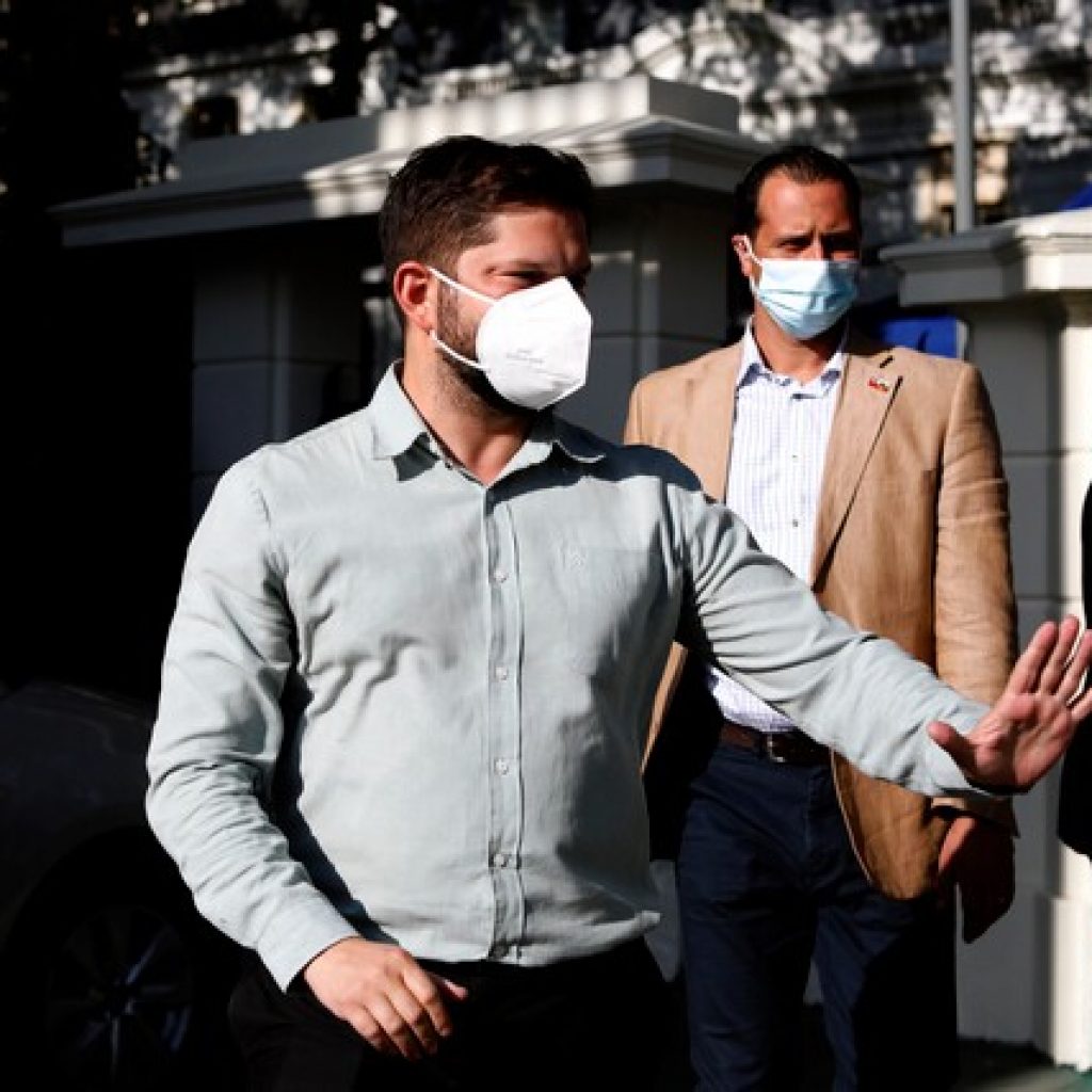 Boric envía saludo navideño centrado en la salud mental