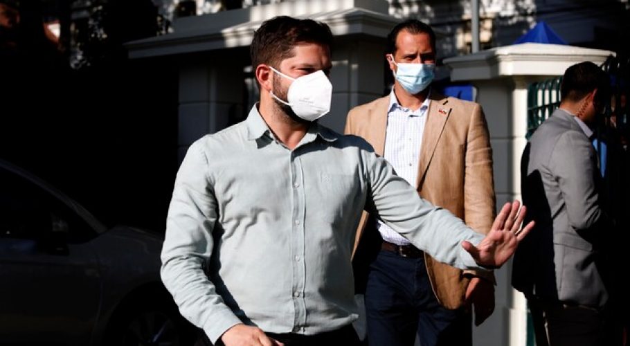 Boric envía saludo navideño centrado en la salud mental