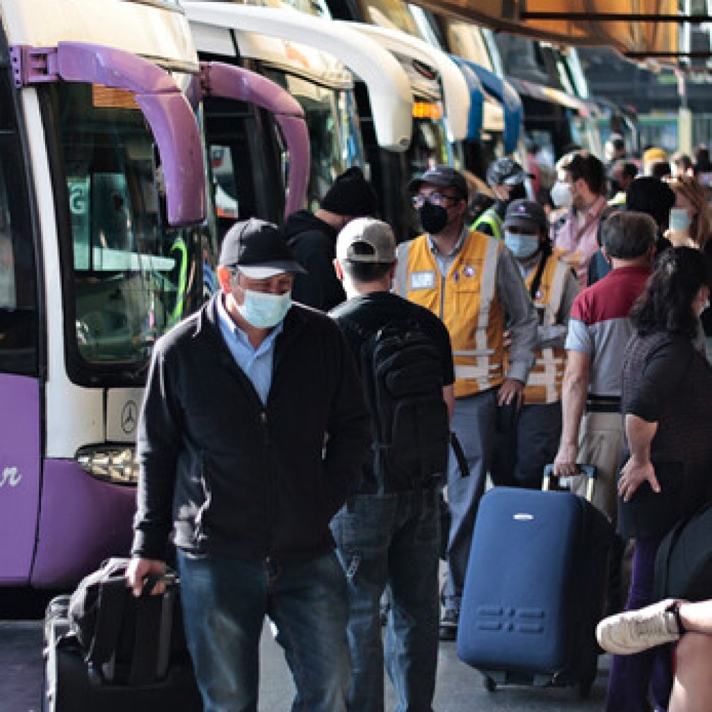220 mil personas saldrán este fin de semana desde terminales de buses de la RM
