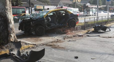 Mujer fallece tras colisión entre un auto robado y taxi en el que viajaba