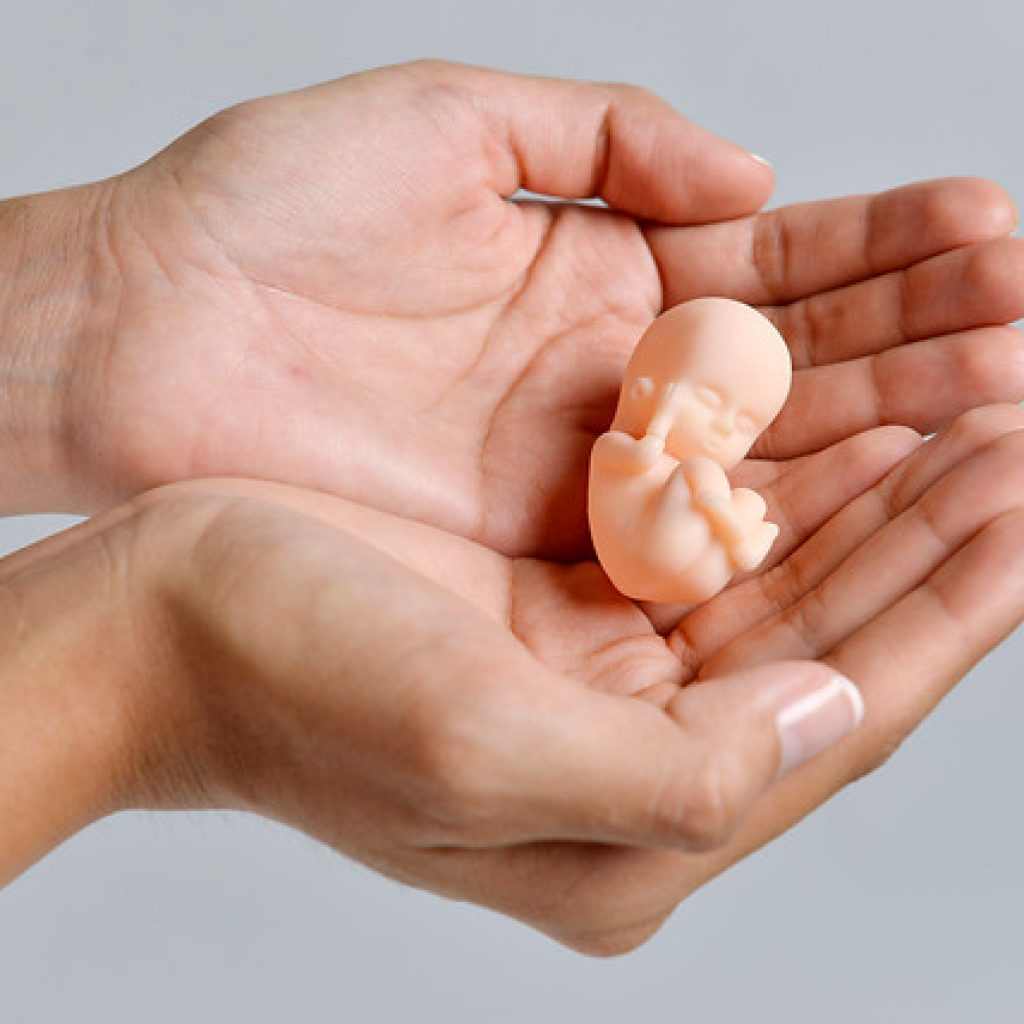 63,8% de objetores de conciencia frente al aborto en tres causales son mujeres