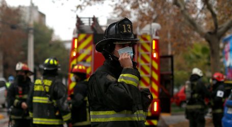 Evacuan edificio por incendio en la comuna de Providencia
