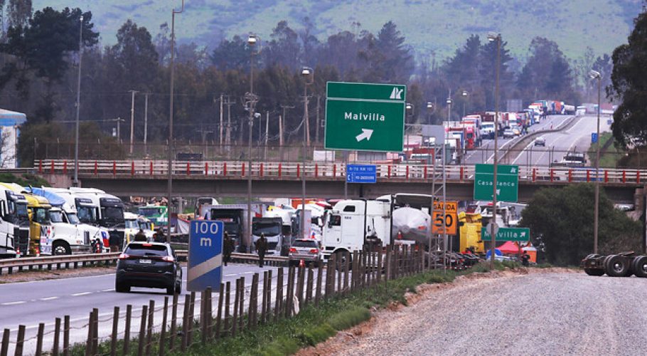 Senador Navarro ingresó denuncia por paro camionero del año 2020