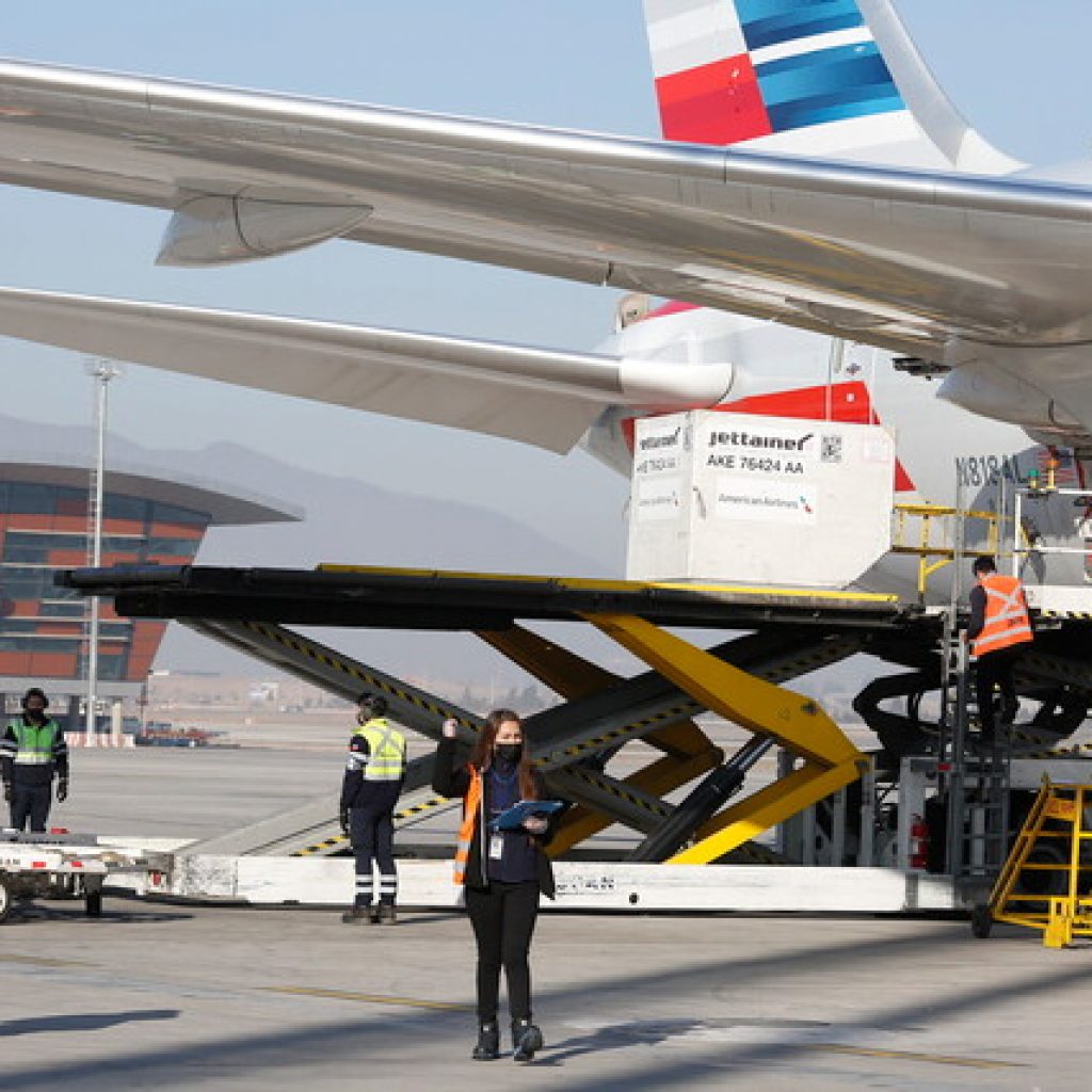 Chile recibe más de 309 mil dosis de vacunas del laboratorio Pfizer-BioNTech