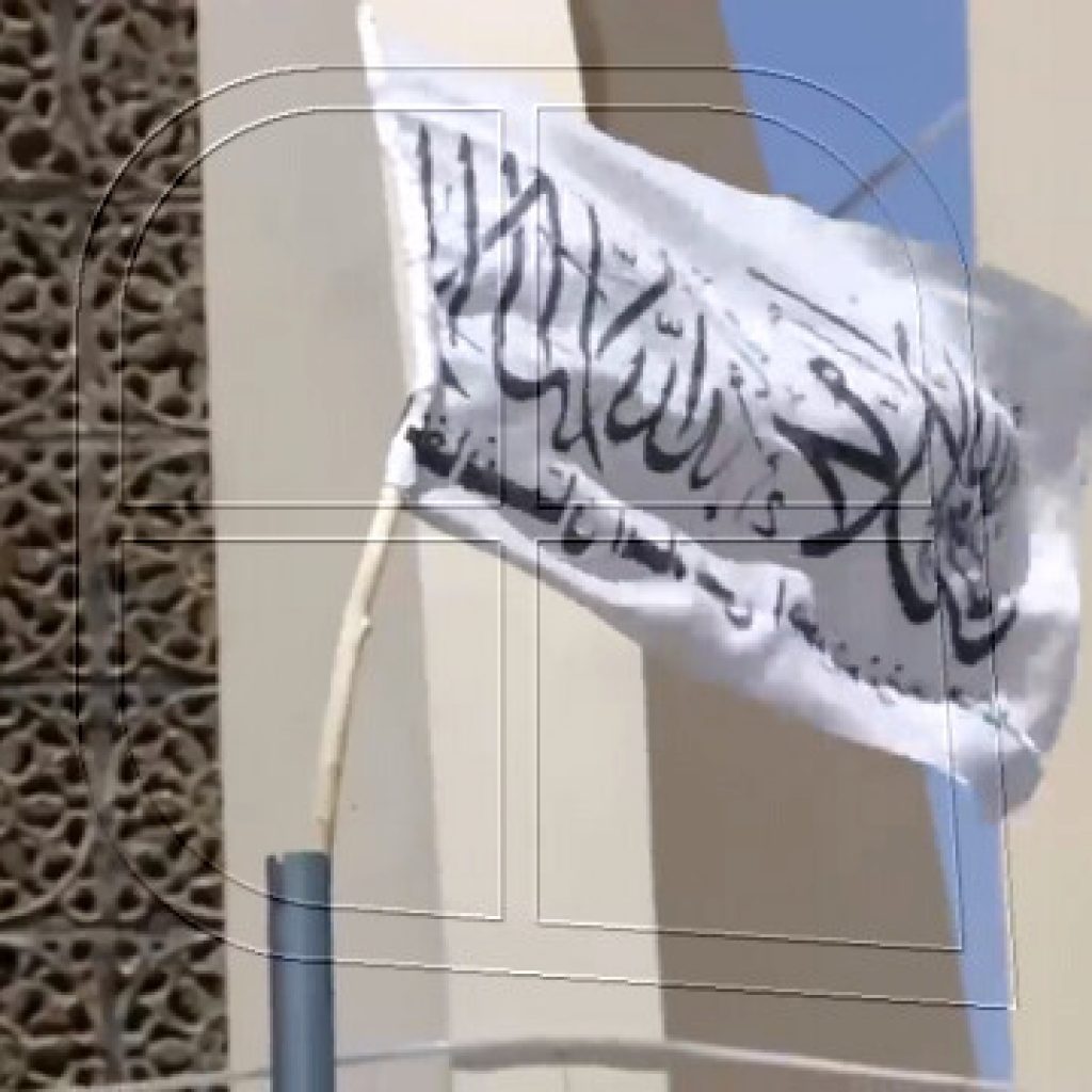 Los talibán dispersan por la fuerza una manifestación de mujeres en Kabul