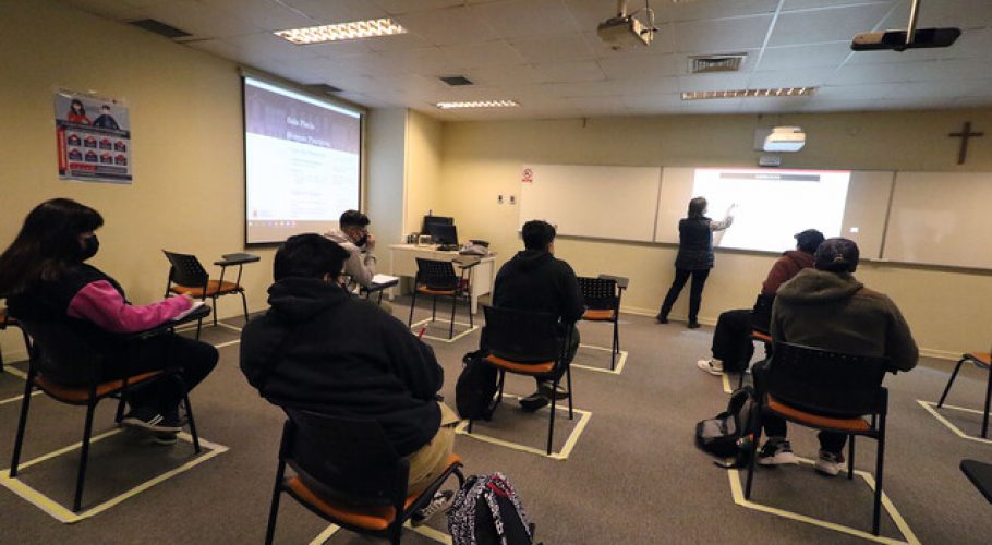 Universidades del CRUCH se preparan para retomar presencialidad en marzo
