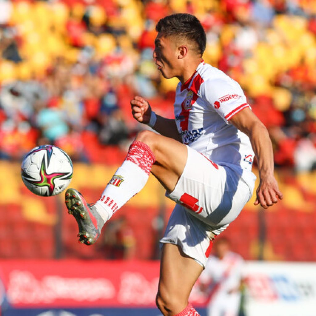 Felipe Fritz prolongó su vínculo con Curicó Unido