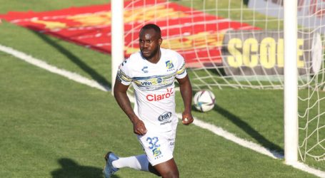 Cobresal oficializó el fichaje del delantero panameño Cecilio Waterman