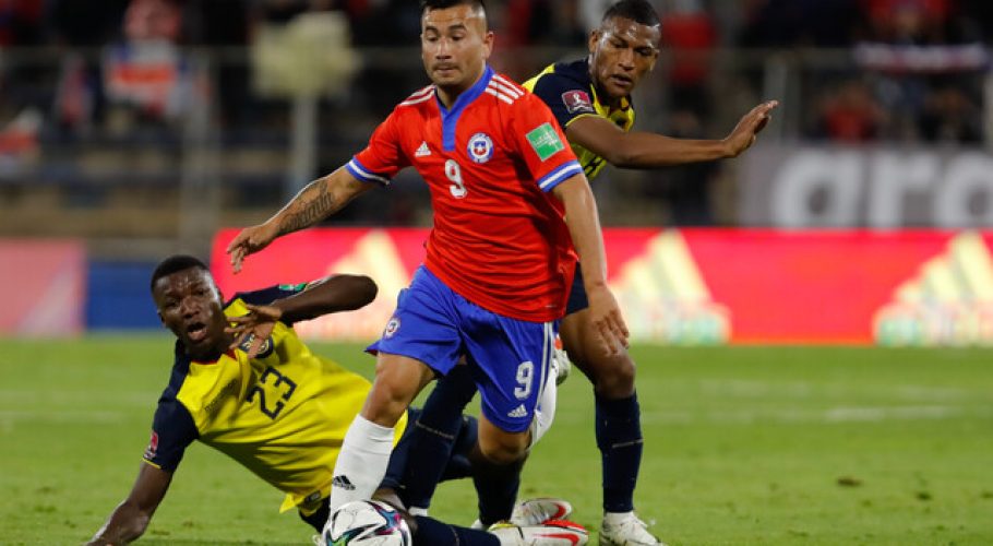 Mauricio Isla y Jean Meneses dan positivo a Covid-19 y serán bajas en la 'Roja'