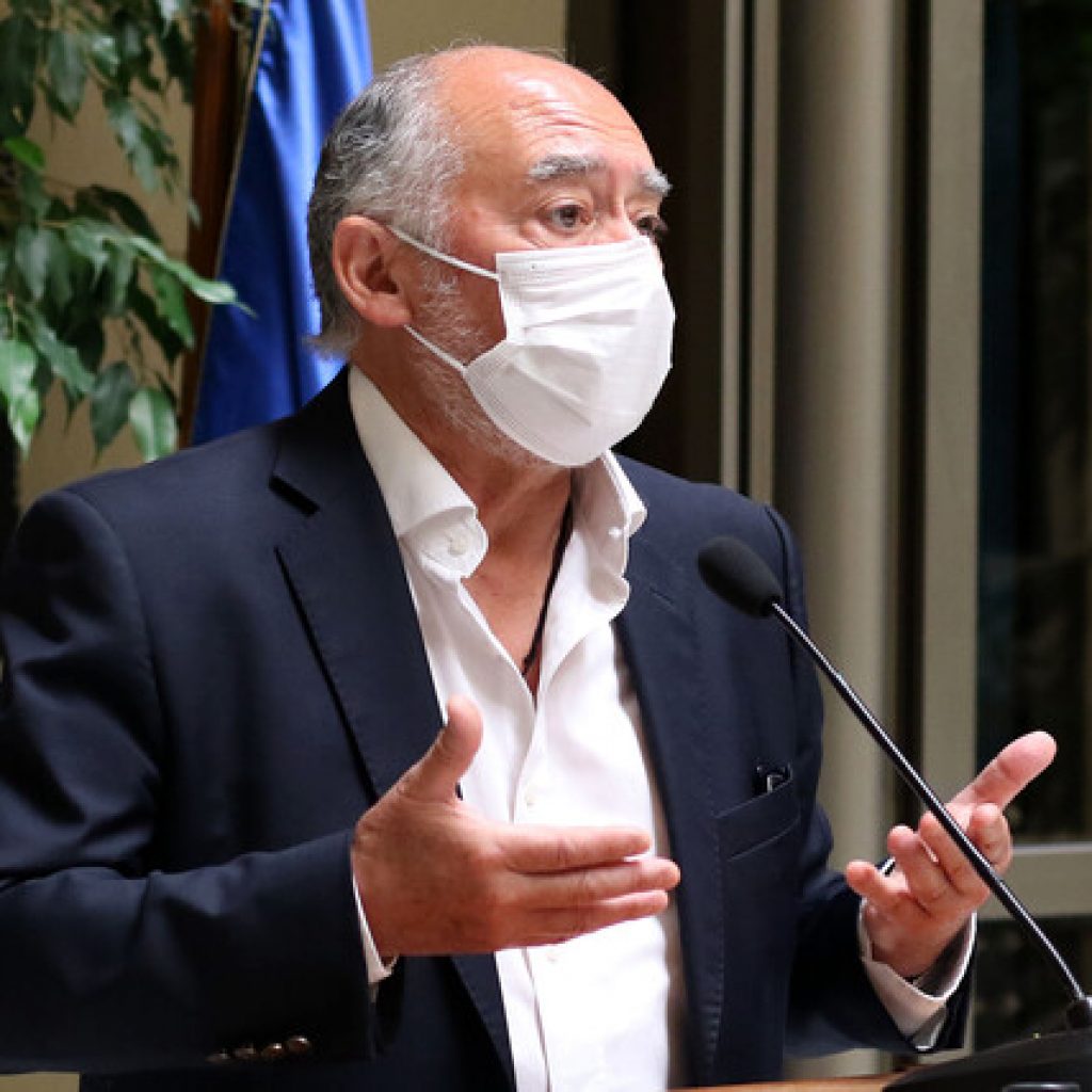 Flores acusó “abandono de responsabilidades” por aumento de contagios