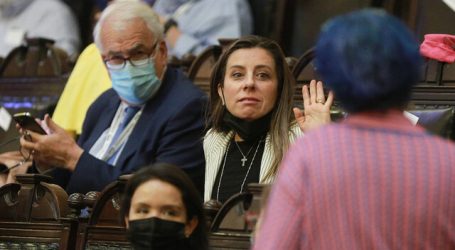 Abren sumario contra Teresa Marinovic por no usar mascarilla en la CC