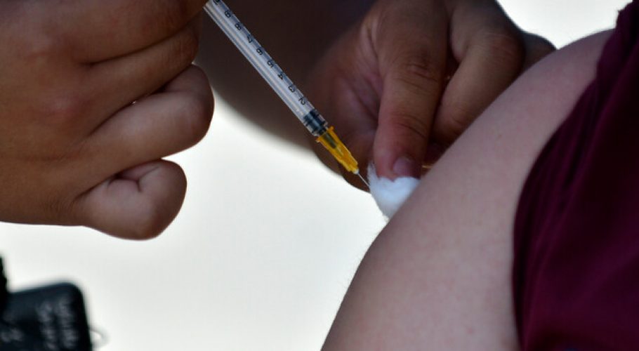 Comienza vacunación con 4ta dosis en funcionarios de salud en región de Coquimbo