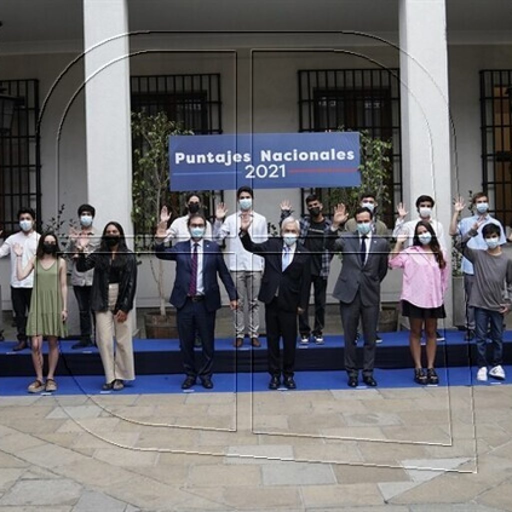 Piñera recibe a estudiantes que obtuvieron puntaje nacional en la PTU