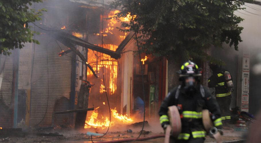 11 locales comerciales afectados por incendio en Viña del Mar