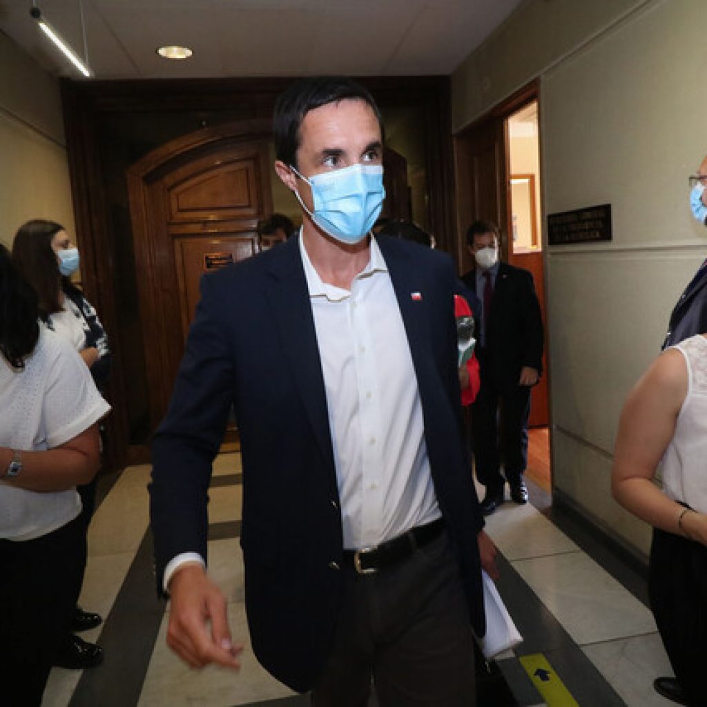 Ministro Jobet y suspensión de sesión: “Lamento mucho lo que ha pasado”