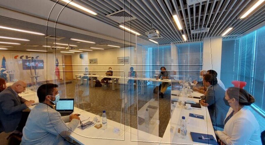CChC Iquique y gremios presentan propuesta de descentralización a convencionales