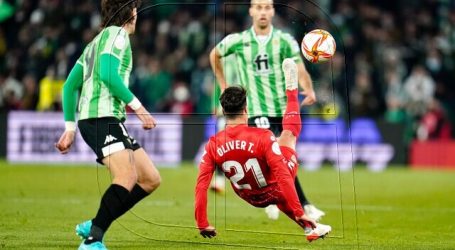 Copa del Rey: Suspenden duelo Betís-Sevilla por caída de proyectil sobre jugador