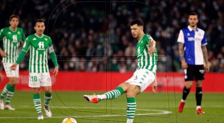 España: Claudio Bravo volvió a la titularidad en victoria del Betis sobre Alavés