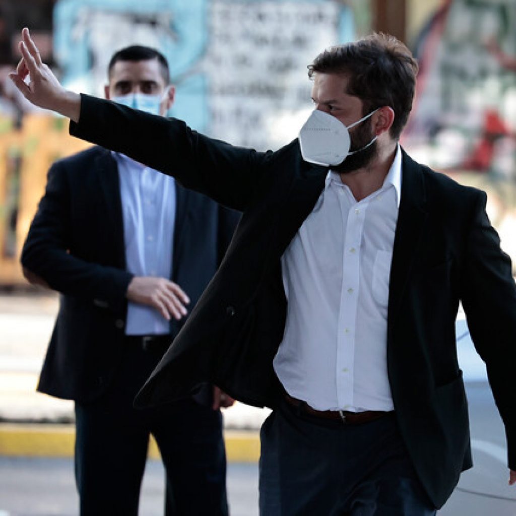 Boric insta a "buscar la mejor solución para cerrar heridas" ante el indulto