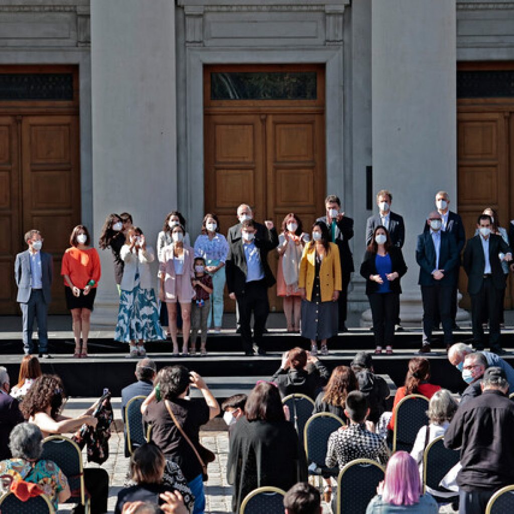 Cadem: 59% aprobó el gabinete de ministros designado por Gabriel Boric