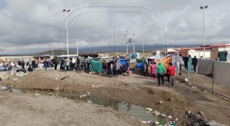 Colchane: Migrantes acampan fuera de refugio del Complejo Fronterizo por colapso