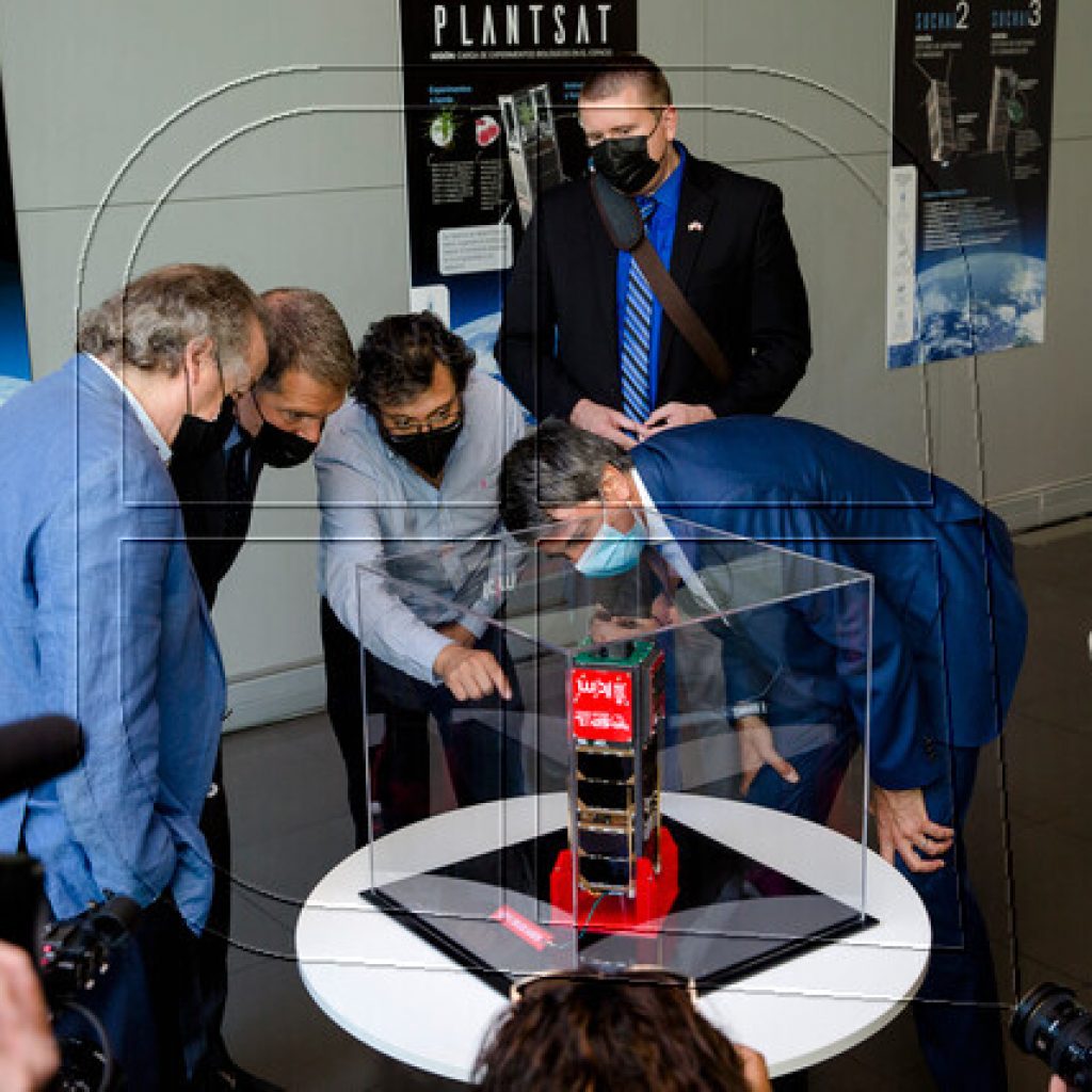 Lanzarán primera constelación/enjambre de satélites desarrollados en el país