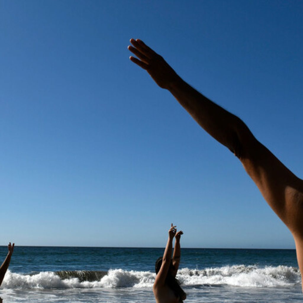 Emblemática playa nudista cumple 22 años en Puchuncaví