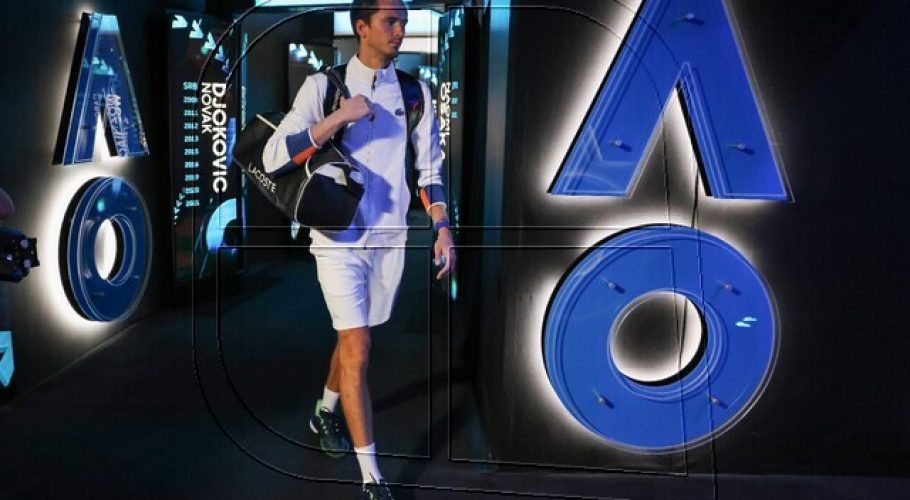 Medvedev venció a Tsitsipas y jugará la final del Abierto de Australia