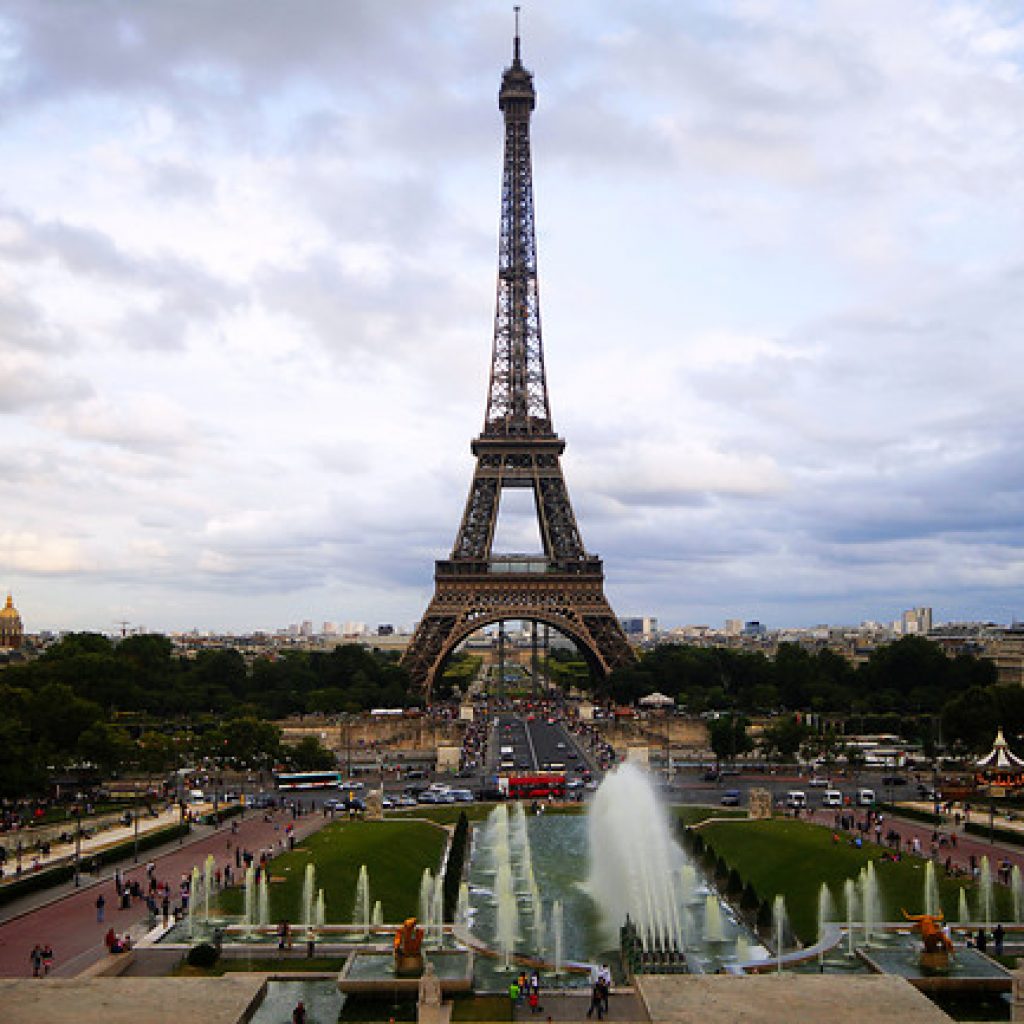 Francia adelanta una relajación de sus restricciones a partir de febrero